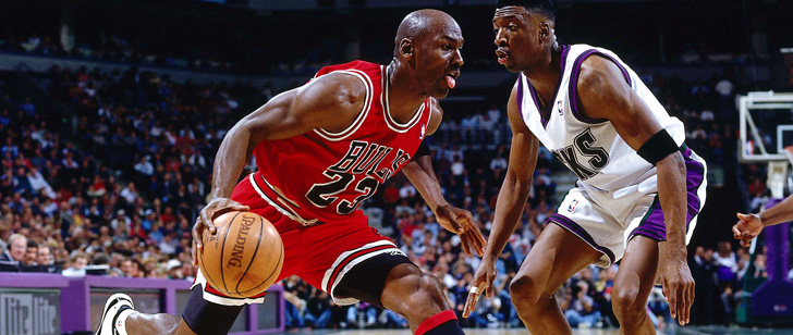 Le Saviez-Vous ?‏  Tout au long de sa carrière, Michael Jordan a joué avec le short qu’il portait avec son équipe universitaire !  Michael-jordan
