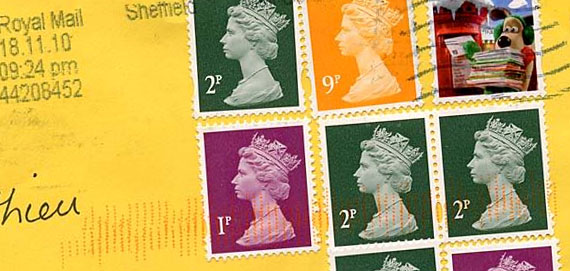 L’Angleterre est le seul pays dans le monde à ne pas mettre son nom sur les timbres