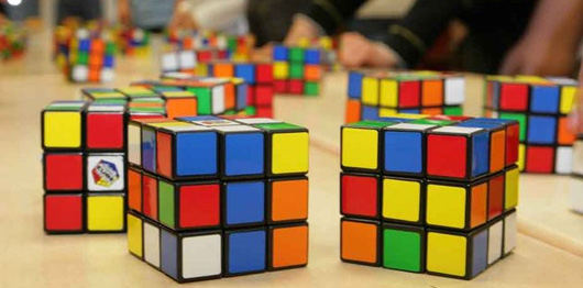 Le cube de Rubik a 43.252.003.274.489.856.000 configurations possibles !