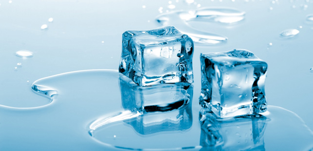 Le saviez-vous ? Faire bouillir l’eau avant de la congeler vous donnera de la glace pure et claire ! Glace-pure
