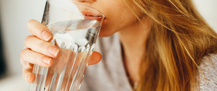 Le saviez-vous ? Boire trop d’eau trop vite peut causer la mort ! Intoxication-eau